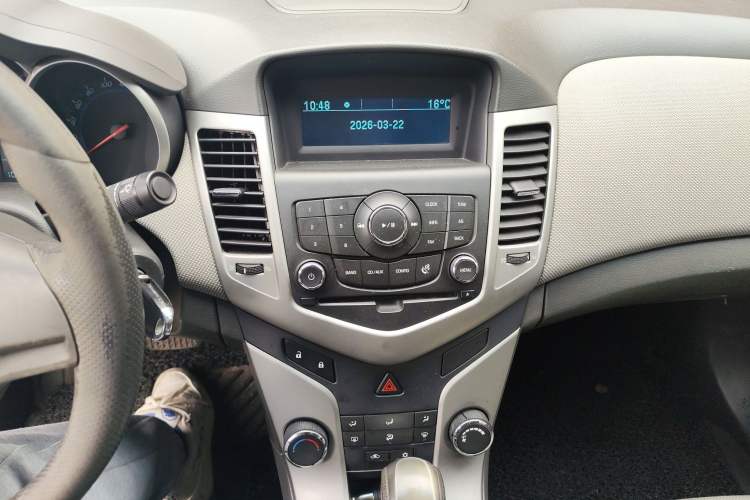 Used Chevrolet Cruze 2013 1.8L SE AT Audio And AC Panel