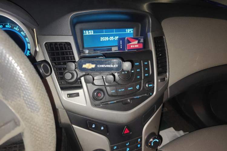 Used Chevrolet Cruze 2013 1.6L SE MT Audio And AC Panel