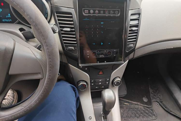 Used Chevrolet Cruze 2013 1.6L SL Grand Edition Automatic Audio And AC Panel