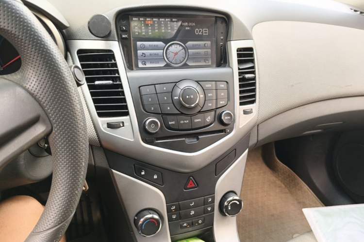Used Chevrolet Cruze 2013 1.6L SE MT Audio And AC Panel