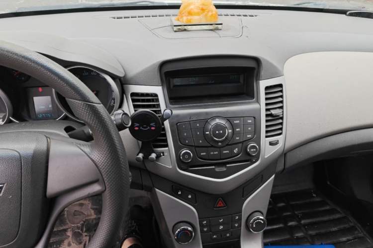 Used Chevrolet Cruze 2013 1.6L SL MT Audio And AC Panel