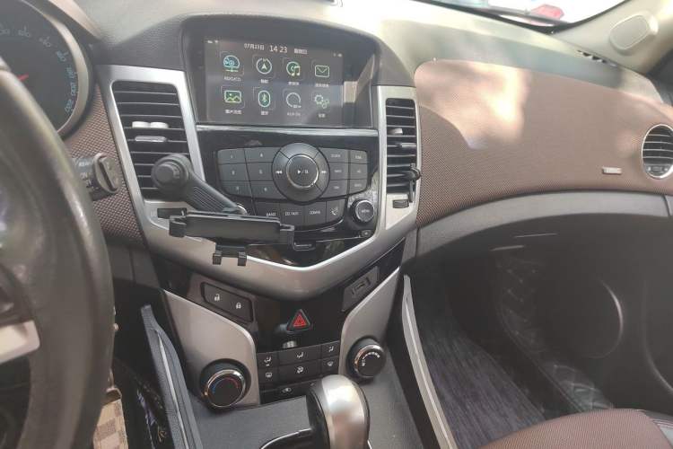 Used Chevrolet Cruze 2013 Hatchback 1.6L Automatic Luxury Model Audio And AC Panel
