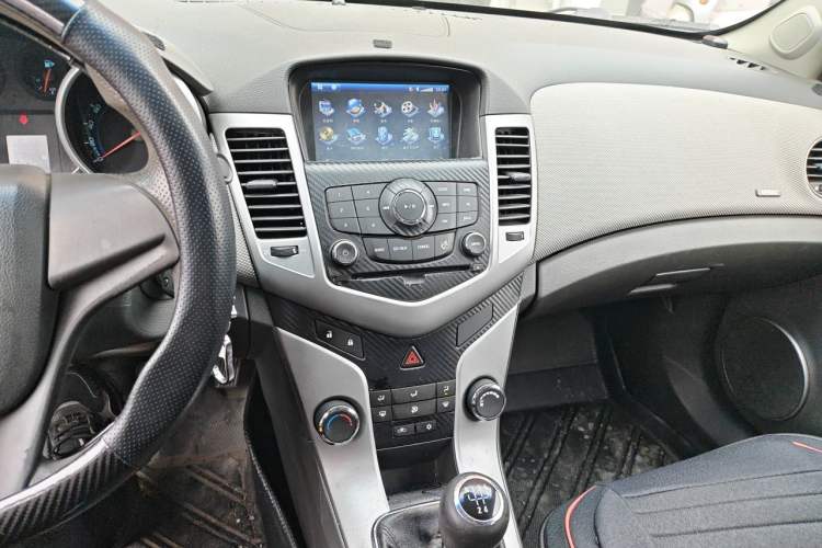 Used Chevrolet Cruze 2013 1.6L SE MT Audio And AC Panel