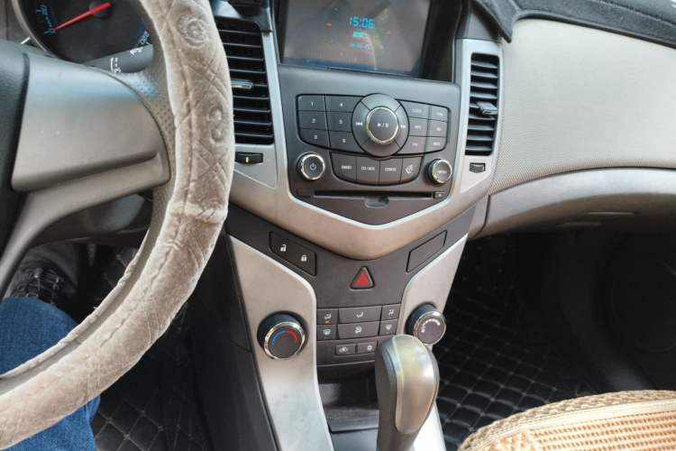 Used Chevrolet Cruze 2013 1.8L SE AT Audio And AC Panel