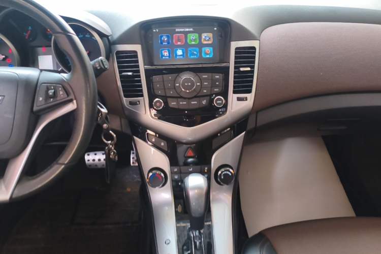 Used Chevrolet Cruze 2013 Hatchback 1.6L Automatic Luxury Model Audio And AC Panel