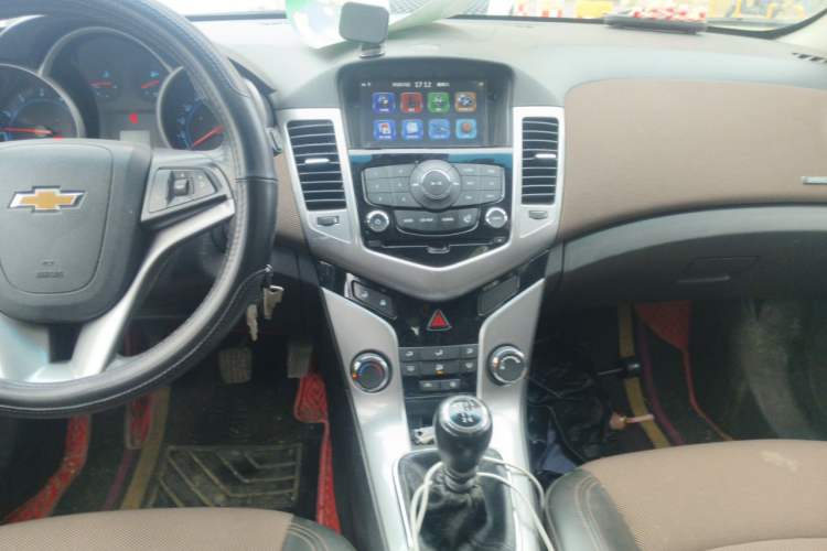 Used Chevrolet Cruze 2013 Hatchback 1.6L Manual Luxury Model Audio And AC Panel