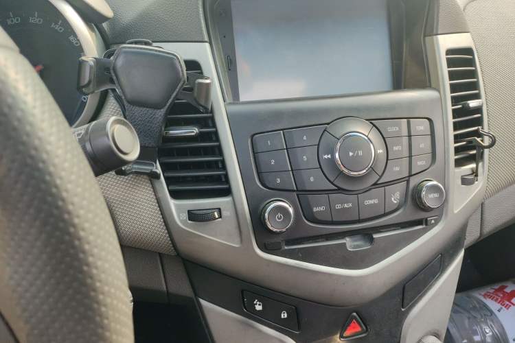 Used Chevrolet Cruze 2013 1.8L SE WTCC Edition AT Audio And AC Panel
