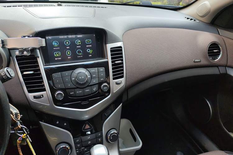 Used Chevrolet Cruze 2013 Hatchback 1.6L Automatic Luxury Model Audio And AC Panel
