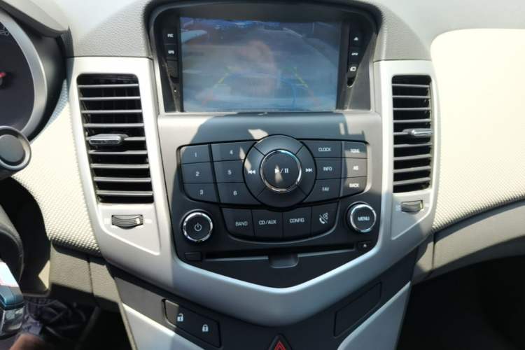 Used Chevrolet Cruze 2013 1.8L SE AT Audio And AC Panel
