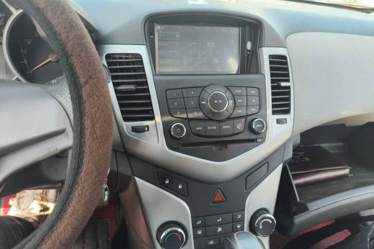 Used Chevrolet Cruze 2013 1.8L SE AT Audio And AC Panel