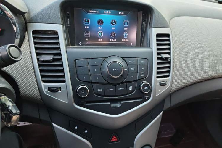 Used Chevrolet Cruze 2013 1.8L SE AT Audio And AC Panel
