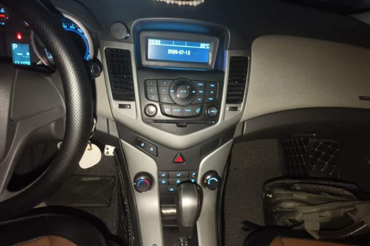 Used Chevrolet Cruze 2013 1.8L SE AT Audio And AC Panel