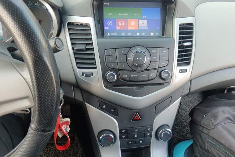 Used Chevrolet Cruze 2013 1.6L SL MT Audio And AC Panel