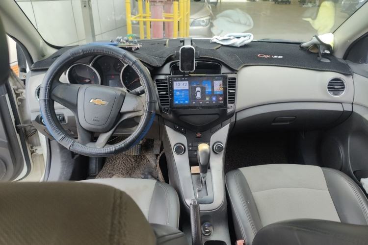 Used Chevrolet Cruze 2013 1.6L SL Grand Edition Automatic Center Console