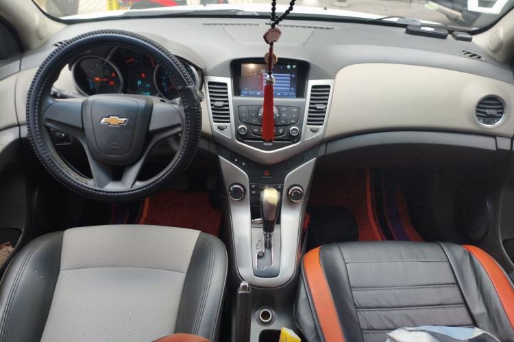 Used Chevrolet Cruze 2013 1.6L SL Grand Edition Automatic Center Console