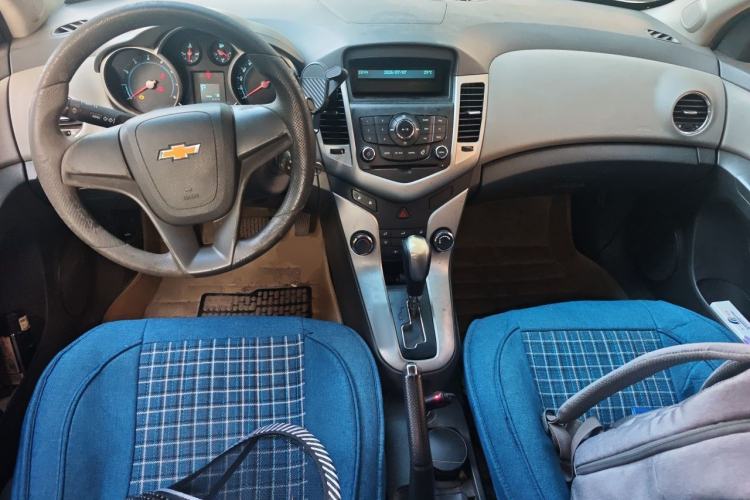 Used Chevrolet Cruze 2013 1.6L SL Grand Edition Automatic Center Console