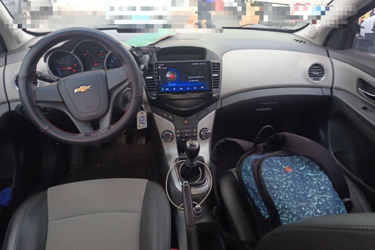 Used Chevrolet Cruze 2013 1.6L SL MT Center Console
