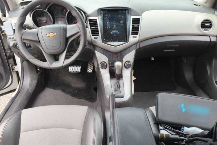 Used Chevrolet Cruze 2013 1.6L SL Grand Edition Automatic Center Console