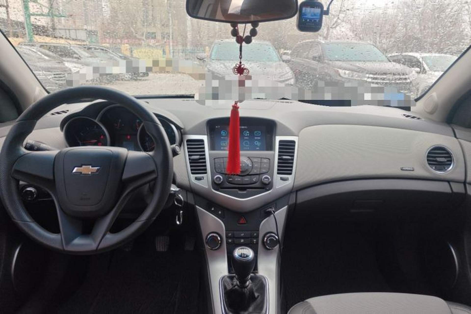 Used Chevrolet Cruze 2013 1.6L SE MT Center Console