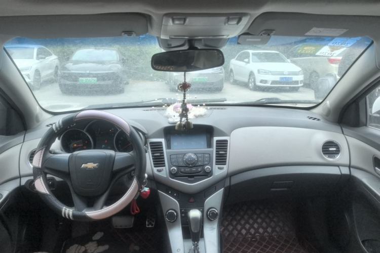 Used Chevrolet Cruze 2013 1.6L SL Grand Edition Automatic Center Console