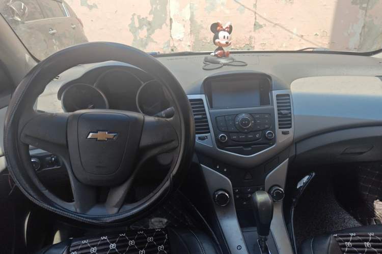 Used Chevrolet Cruze 2013 1.6L SL Grand Edition Automatic Center Console