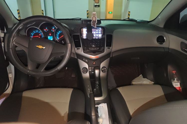 Used Chevrolet Cruze 2013 1.6L SL Grand Edition Automatic Center Console
