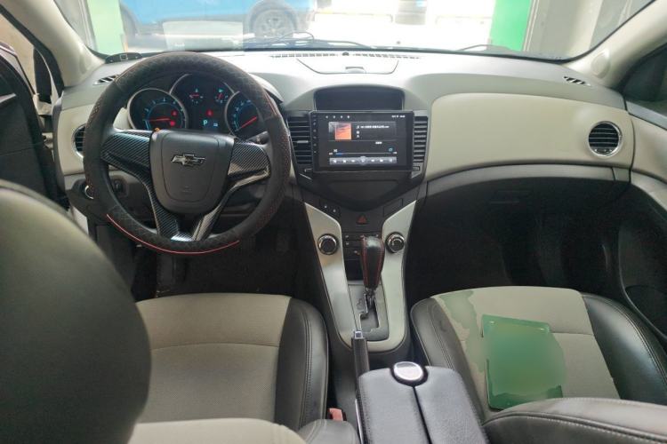 Used Chevrolet Cruze 2013 1.6L SL Grand Edition Automatic Center Console