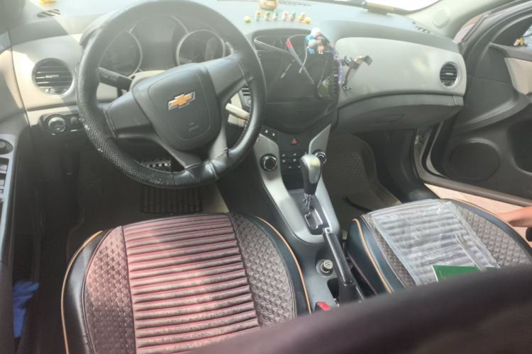 Used Chevrolet Cruze 2013 1.6L SL Grand Edition Automatic Center Console