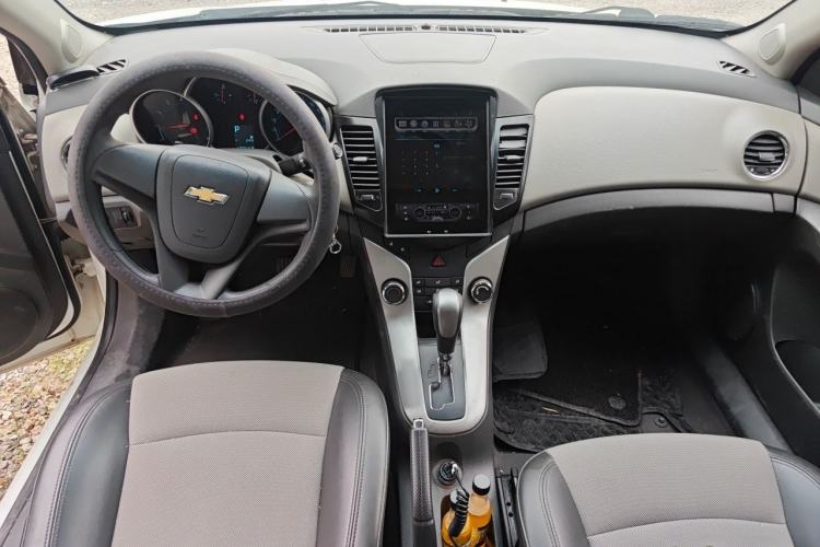 Used Chevrolet Cruze 2013 1.6L SL Grand Edition Automatic Center Console