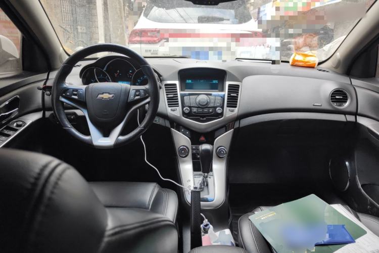 Used Chevrolet Cruze 2013 1.8L SX AT Center Console