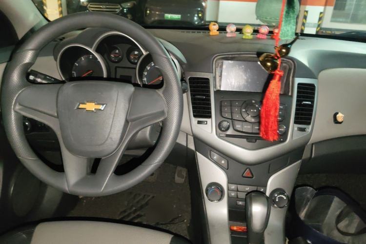 Used Chevrolet Cruze 2013 1.6L SL Grand Edition Automatic Center Console