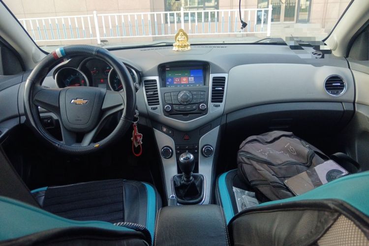 Used Chevrolet Cruze 2013 1.6L SL MT Center Console