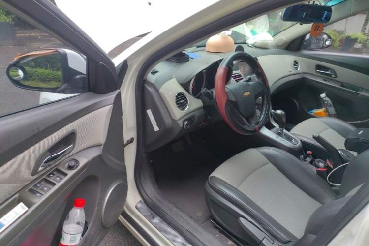 Used Chevrolet Cruze 2013 1.8L SE AT Driver Seat