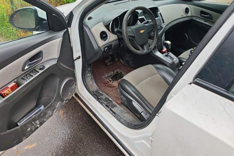 Used Chevrolet Cruze 2013 1.8L SE AT Driver Seat