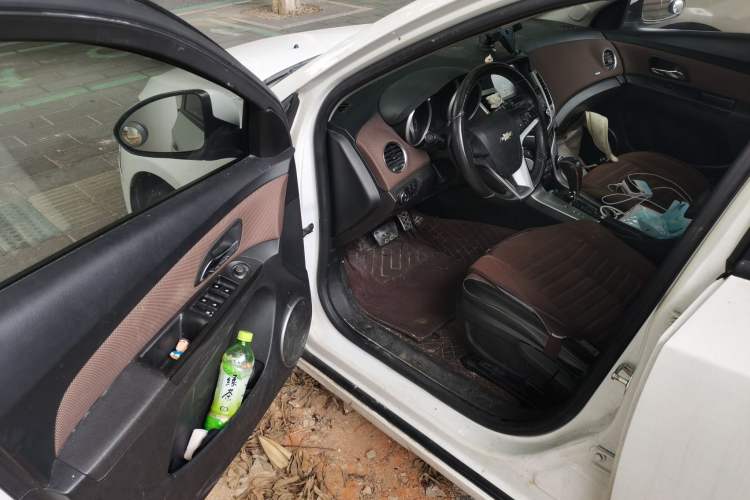 Used Chevrolet Cruze 2013 Hatchback 1.6L Automatic Luxury Model Driver Seat