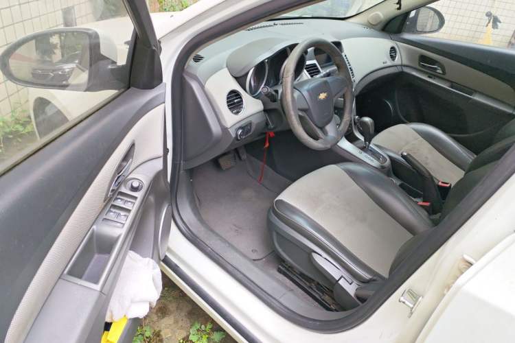 Used Chevrolet Cruze 2013 1.8L SE AT Driver Seat