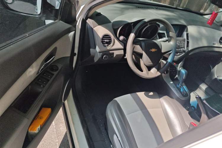 Used Chevrolet Cruze 2013 1.8L SE AT Driver Seat
