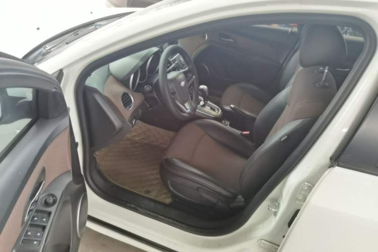 Used Chevrolet Cruze 2013 Hatchback 1.6L Automatic Luxury Model Driver Seat
