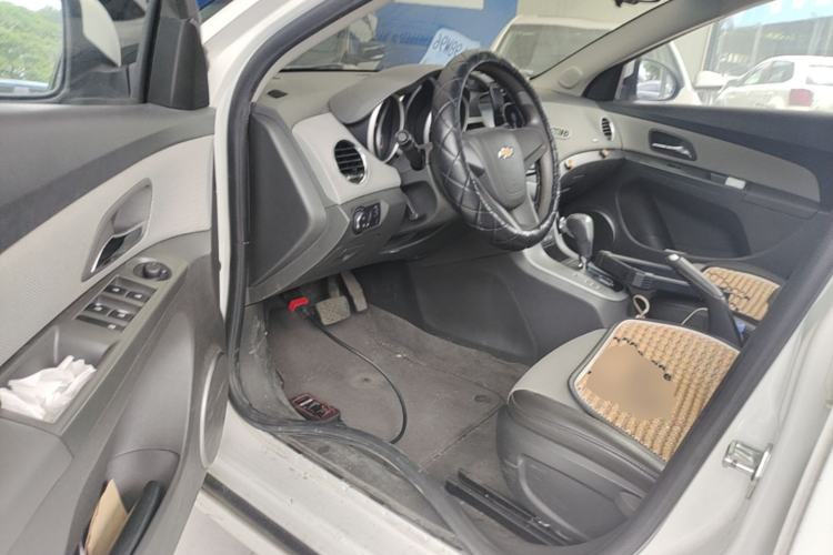 Used Chevrolet Cruze 2013 1.8L SE AT Driver Seat