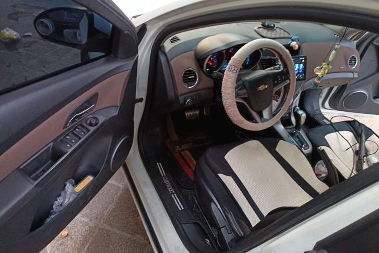 Used Chevrolet Cruze 2013 Hatchback 1.6L Automatic Luxury Model Driver Seat