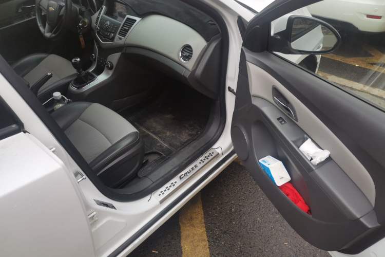 Used Chevrolet Cruze 2013 1.6L SL MT Driver Seat