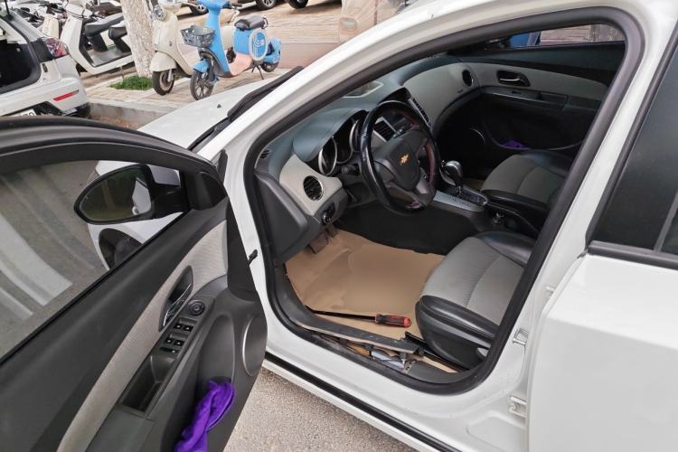 Used Chevrolet Cruze 2013 1.8L SE AT Driver Seat