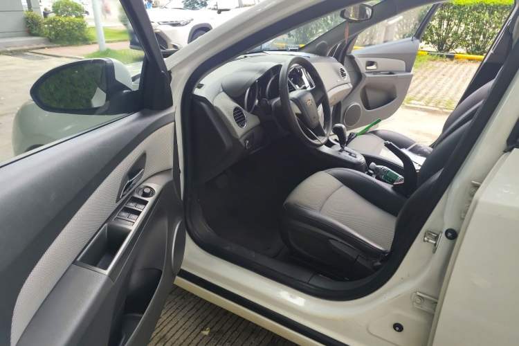 Used Chevrolet Cruze 2013 1.8L SE AT Driver Seat