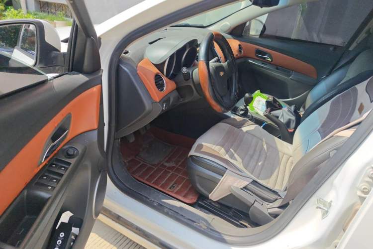 Used Chevrolet Cruze 2013 1.6L SE MT Driver Seat