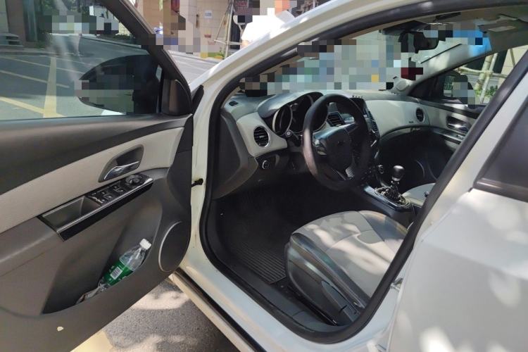 Used Chevrolet Cruze 2013 1.6L SE MT Driver Seat