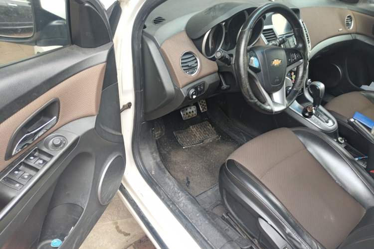 Used Chevrolet Cruze 2013 Hatchback 1.6L Automatic Luxury Model Driver Seat
