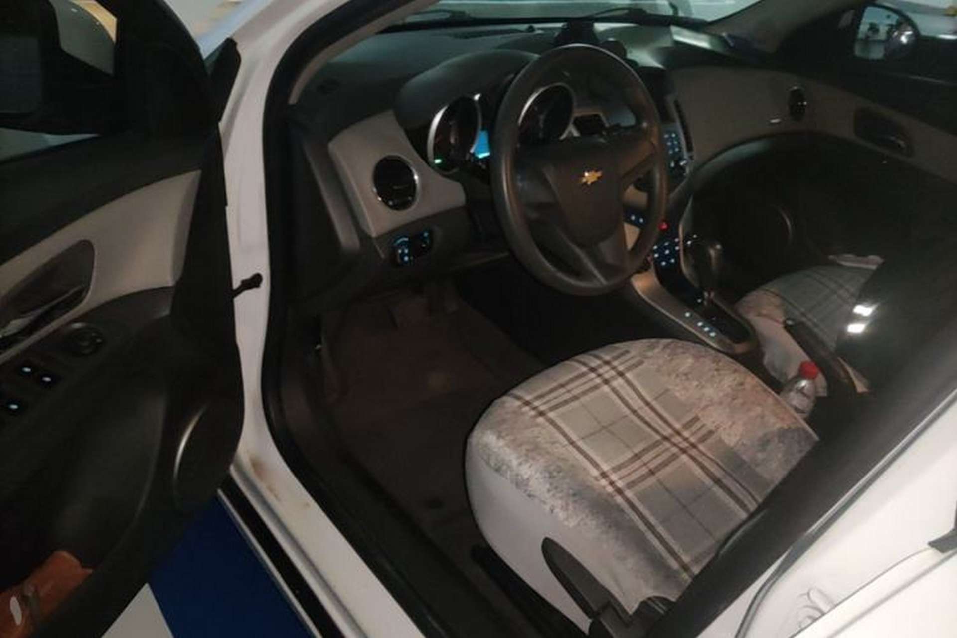 Used Chevrolet Cruze 2013 1.6L SE AT Driver Seat