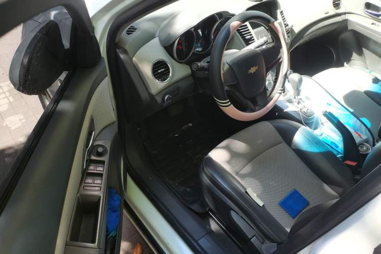 Used Chevrolet Cruze 2013 1.8L SE AT Driver Seat