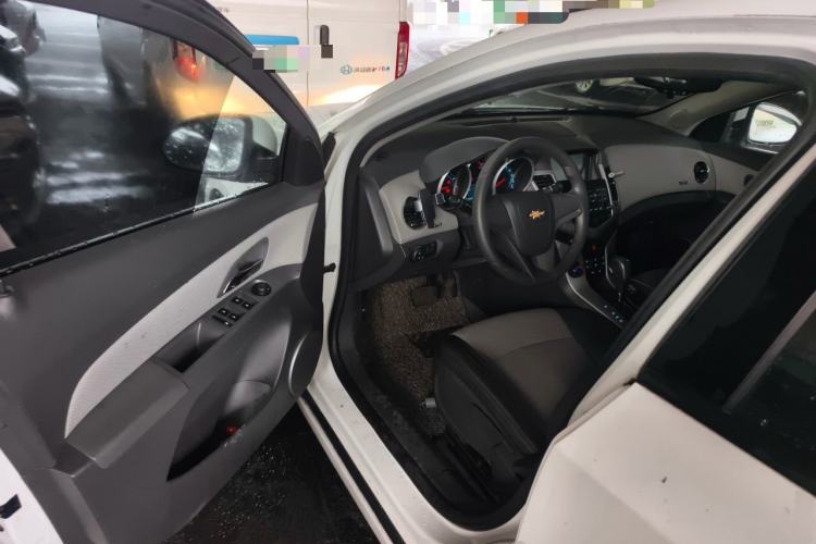 Used Chevrolet Cruze 2013 1.8L SE AT Driver Seat