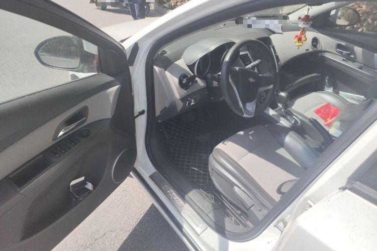 Used Chevrolet Cruze 2013 1.8L SE AT Driver Seat